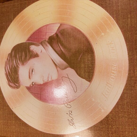 Elvis Picture Of 45 Record Mounted On Wood In Wooden Frame - Picture 2 of 16